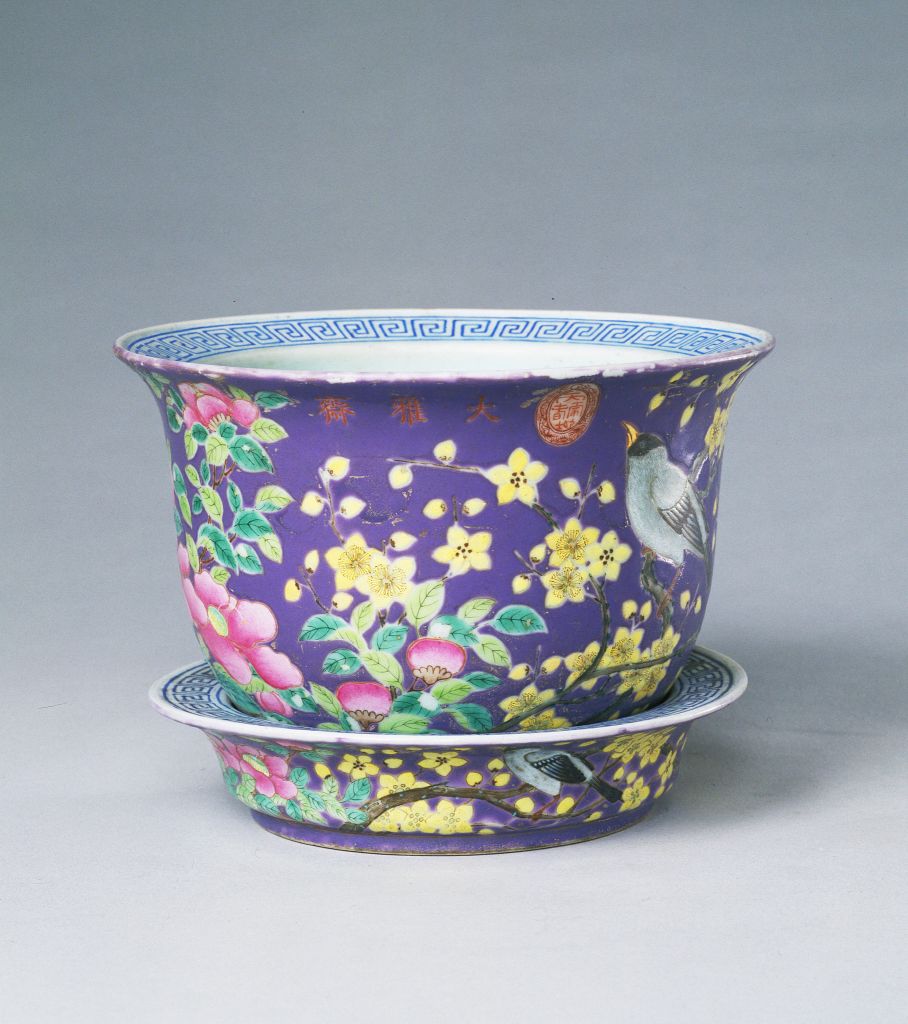 图片[1]-Purple ground pink colored round pot with flower and bird patterns, toilet box-China Archive